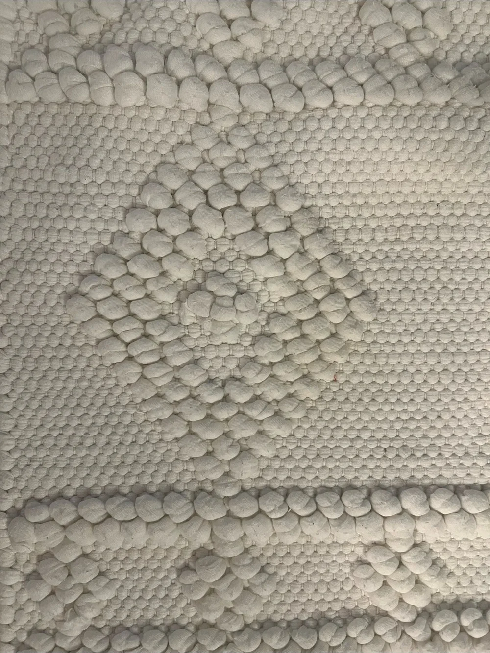 Rachel Zoe white accent rug w/ diamond-lattice texture & tassels 24 x 27